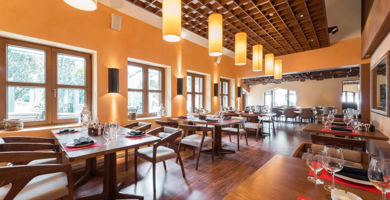 Read more about the article The Dining Dish – 5 Tips for Setting up Your Own Restaurant