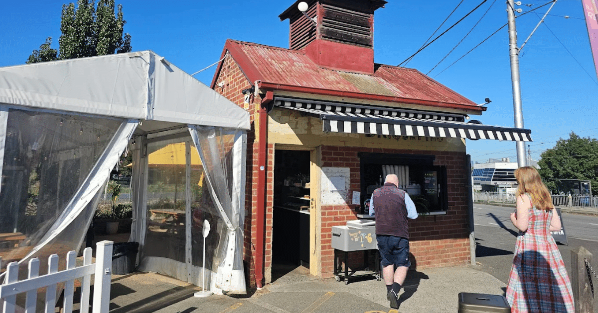 Briquettes Coffee Shop and Victoria Park,Kew
