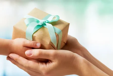 How to Get Through a Last Minute Holiday Gift Buying Experience